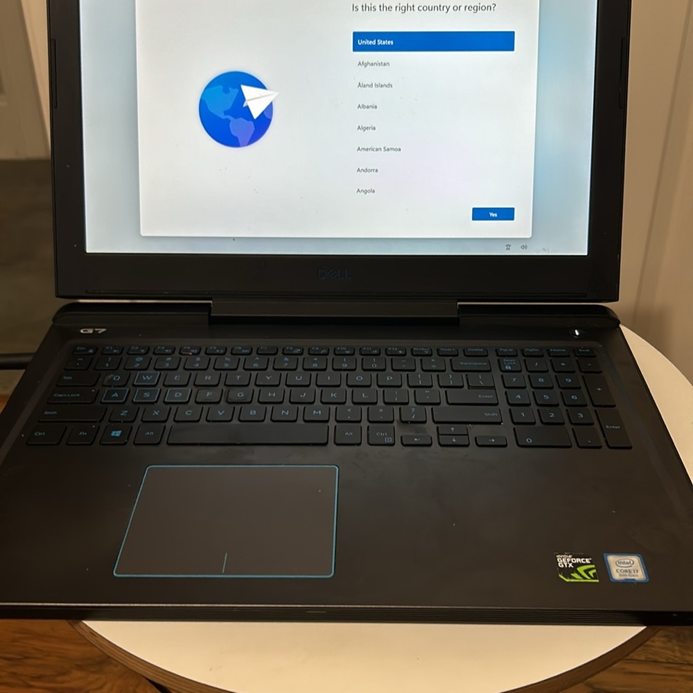 Dell gaming laptop in like new condition weighs just over 6 lbs - Picture 2 of 11